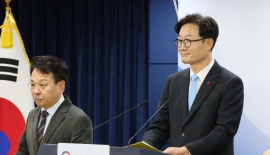 [단독]총리실 민정실장, 민주당 단톡방 참여 정치중립 위반 의혹