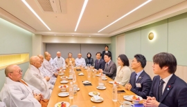 金여사, 불교계 송년 만찬 참석…"국민 마음 하나로 모으는 계기 되길" 