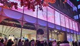 A Single Photo of V Changes a Brand's Nationality... Products with Korean Text Sell Out Instantly