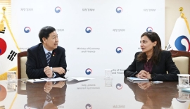 무디스 만난 구윤철 "코스피 5천 돌파…초혁신 위해 전방위 지원"