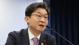 신용회복 수기 수상자 만난 이억원…"신용 회복은 재기의 기회"