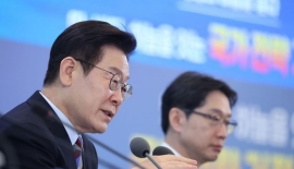 李대통령 "한 사람이 수백채씩 집 사모으면 수만채 지어도 부족"