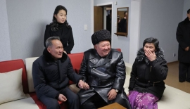 김정은 평양 파병군 유족 거주단지 찾아 "국가의 자랑"