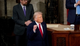 '역대 최장' 108분 트럼프 국정연설 "팩트 대신 쇼맨십"