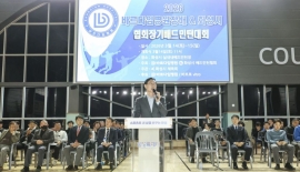 화성시 “셔틀콕의 향연”…협회장기 배드민턴대회 동호인 2000명 집결 