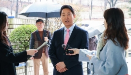 '여론조사 대납 의혹' 오세훈-명태균 법정대면…진실 공방