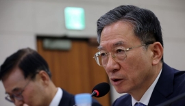 정성호 법무장관 "윤석열 등 변호인 종일 접견은 문제"