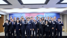 "큰 정부 온다"…李대통령 멘토도 참석한 '기본사회위원회' 첫발