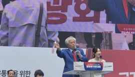'尹면회' 전광훈, 또 광화문집회 참석 "나라 어려우면 계엄 할 수 있다"