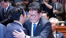 '李 대통령 방'에 송영길 입성…한동훈은 친한계 의원 옆 둥지