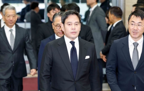 5·18 '탱크데이' 논란… 정용진, 스벅코리아 대표 해임
