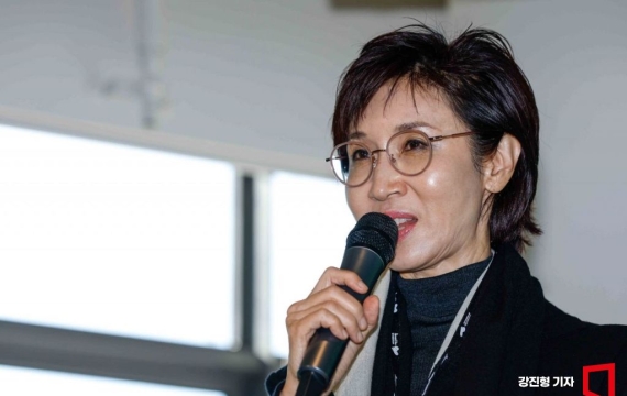 26년 만에 SK 떠난 '나비'…노소영 관장, 사간동서 새 출발