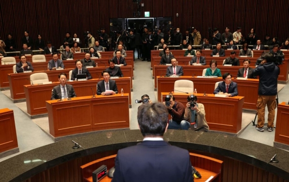 국민의힘, 비대위원장 인선 난항…여전한 내홍