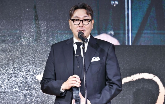 조진웅, 과거 범죄 논란에 은퇴 선언…"모든 활동 중단"