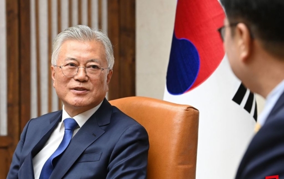 '뇌물 혐의' 文측 "검찰, 트럭기소"…국민참여재판 여부 3월 결정