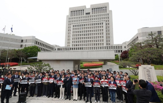 "가진 권한 다 쓰겠다" 대법원에 선전포고한 민주당…'탄핵 시사 발언까지 나와'