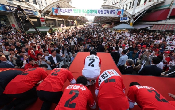 김문수, 결국 '계엄 사과' 했지만...'윤석열 숙제'는 여전