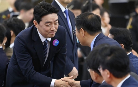 강훈식 비서실장은 '치아의 악연' 비껴갈까