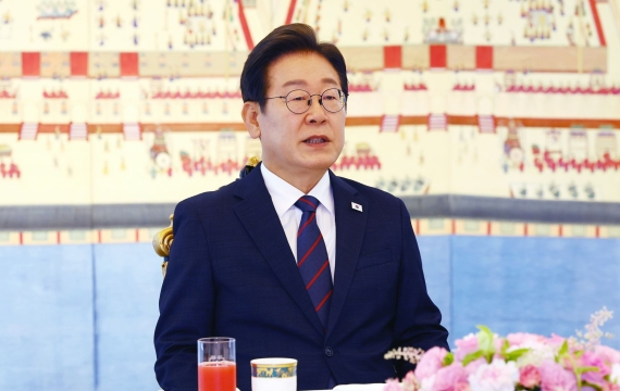 李대통령, 나토 회의 불참…국익·실용 '외교 딜레마'