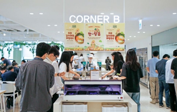 런치플레이션 피난처 '구내식당' 뜨자…실적 4배 대박난 '이 회사'   