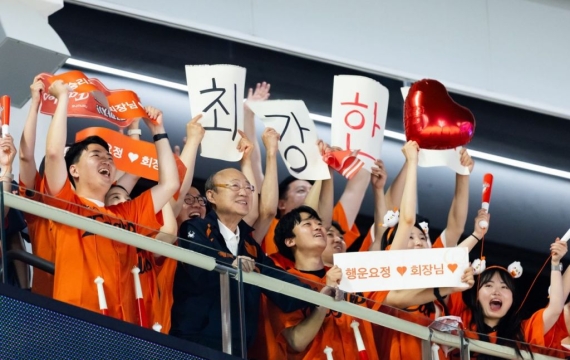 김승연 한화 회장, 이글스 김경문 감독 KBO통산 1000승 축하