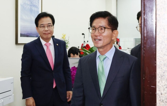 김문수 "국힘, 하루이틀에 개선 안돼"...당권 도전 여부엔 "말할 위치 아냐"