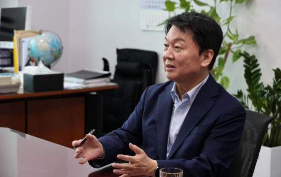 안철수 "尹 치받으려다 참아…탄핵 후 의원들과 편해져"[국힘 당권주자 인터뷰]