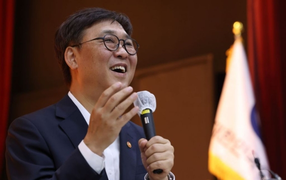 '케데헌' 인기에 '즐거운 비명'…몰려오는 관람객에 최휘영 장관 국립중앙박물관 현장점검