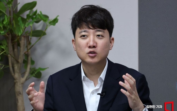 이준석 모친에 '젓가락' 악플…성폭력처벌법 위반 송치