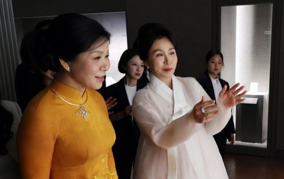 김혜경 여사, 베트남 영부인과 '국립중앙박물관' 방문 