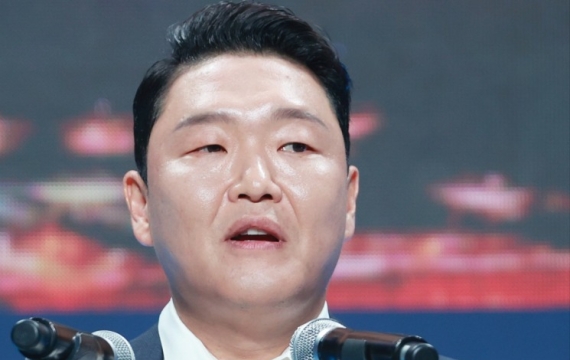 경찰, 싸이 '향정신성의약품 대리 처방' 혐의 수사…소속사 "대리수령 불찰"