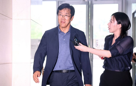 황유성 전 방첩사령관 채상병 특검 출석…'수사외압 정황' 질문에 '묵묵부답'