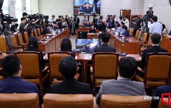 법사위, 與 주도 검찰개혁 입법 청문회…국힘 "나치 독재" 퇴장