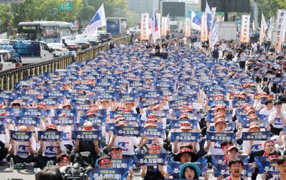 금융노사, '금요일 1시간 단축근무' 합의…사측 "은행 영업시간은 유지"
