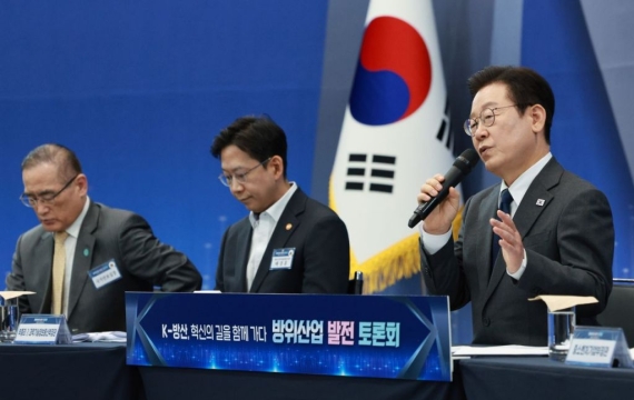 李대통령 "국방 의존해야 한다는 국민 납득 어려워…독자 역량 구축할 것"