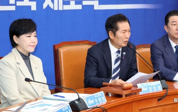 與 "APEC 기간 무정쟁" 제안했지만 野 "관세협상 난항" 지적