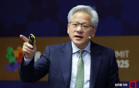 中, 엔비디아 H200 수입 임박 전망…젠슨 황, 中 방문