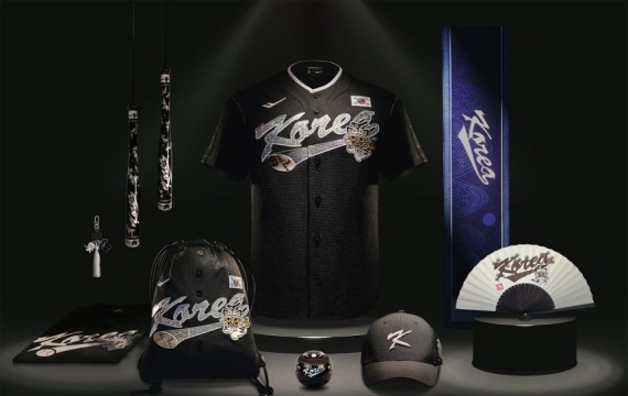 전통문화 입은 야구 대표팀 굿즈 '완판'…오픈런에 웃돈 거래도