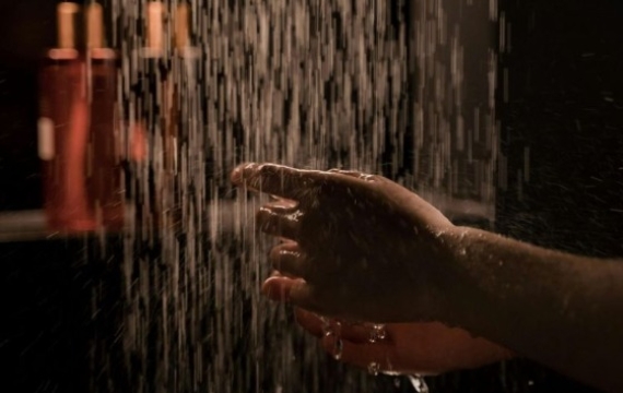 불 끄고 씻으면 불안 줄고 숙면에 도움…美 전문가 강추