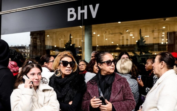 샤넬 입던 파리지앵들, 2000원짜리 중국 옷에 흔들흔들