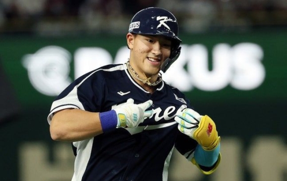Ahn Hyunmin and Song Sungmoon Hit Back-to-Back Home Runs Over Tokyo Dome Fence