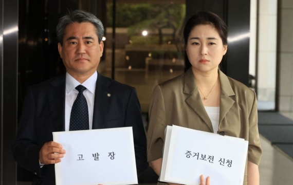 尹 변호인단 "경찰 과도한 통신 조회…도대체 뭘 뒤지는 건가"