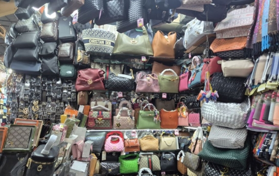 "언니, 여기 다 있어" 팔 잡아끌더니…'베트남 패키지' 필수코스 그곳엔