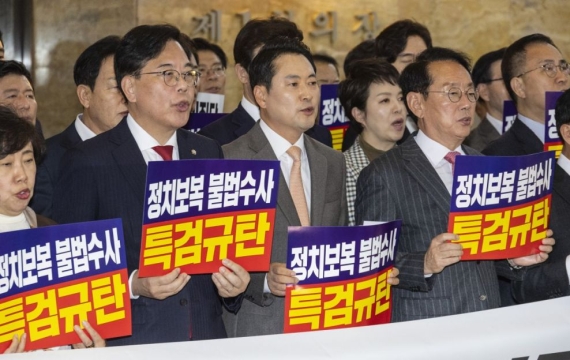 정당해산 위기냐 역공 기회냐...기로에 선 국민의힘