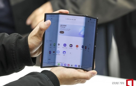 출시 첫날 '완판' 트라이폴드, 17일 재입고…추가 물량 계획 無