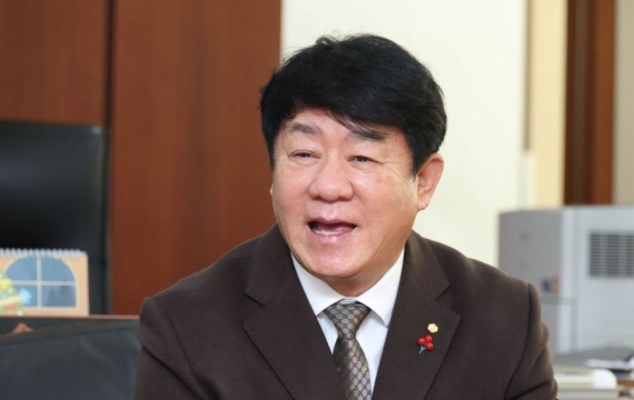 농산물 불법유통 몸으로 막던 서예가, 서민금융 버팀목 되다[만보정담]