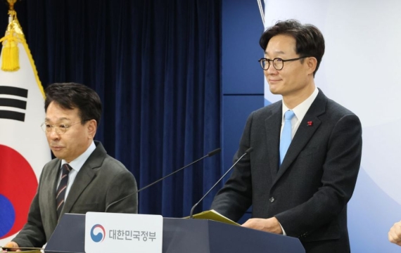 [단독]총리실 민정실장, 민주당 단톡방 참여 정치중립 위반 의혹