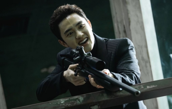 [라임라이트]폭발 직전의 정지…도경수가 만든 ‘공백의 긴장'