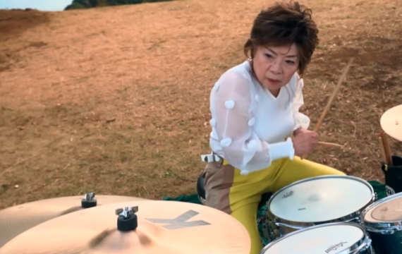[일본人사이드]"암도 내 무대를 막지 못해"…85세 최고령 드러머 할머니