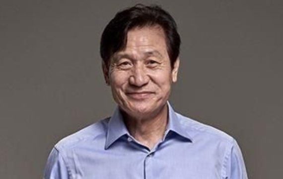 '국민 배우' 안성기 별세…한국 영화사 산증인 영면